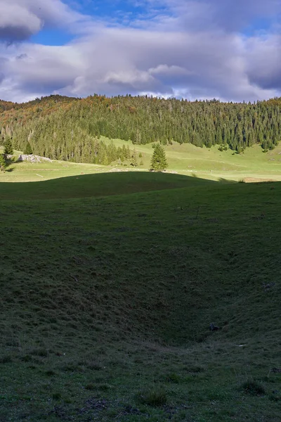 Landschaft Mit Dolinen Und Saugern Eines Karstsystems Den Bergen Einem — Stockfoto