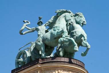 kahramanlar Meydanı'nda Macar kralları Anıtı