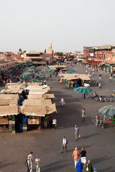 Markt auf dem berühmten öffentlichen Platz in Marrakesch, Marokko am 24. Dezember 2012. — Stockfoto