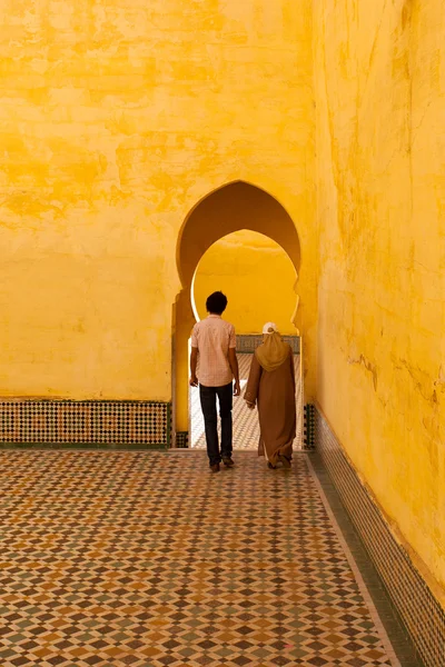 Ancient traditional Arabian architecture - door — Stock Photo, Image