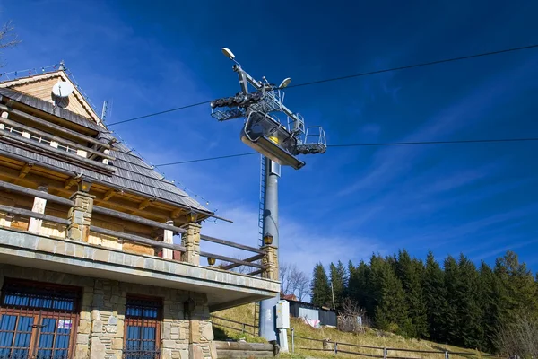 Stoeltjeslift in tatra gebergte — Stockfoto