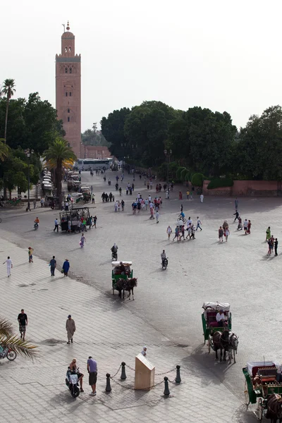 Praça principal de Marraquexe na antiga Medina. Marrocos . — Fotografia de Stock