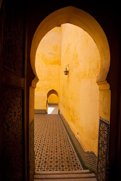 고 대 전통적인 아라비아 건축-문 — 스톡 사진