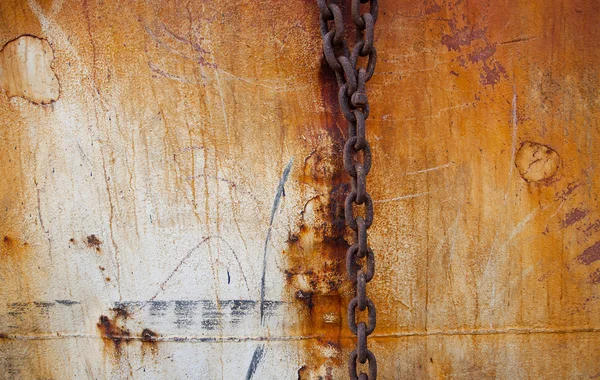 Grunge Wall with chain — Stock Photo, Image