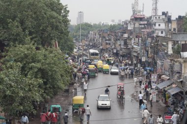 Tuk tuks Hindistan'da sokakta