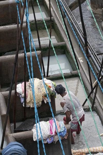 Ludzie w dhobi ghat — Zdjęcie stockowe