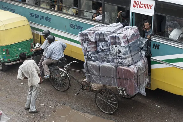 Tuk tuks na ulici v Indii — Stock fotografie