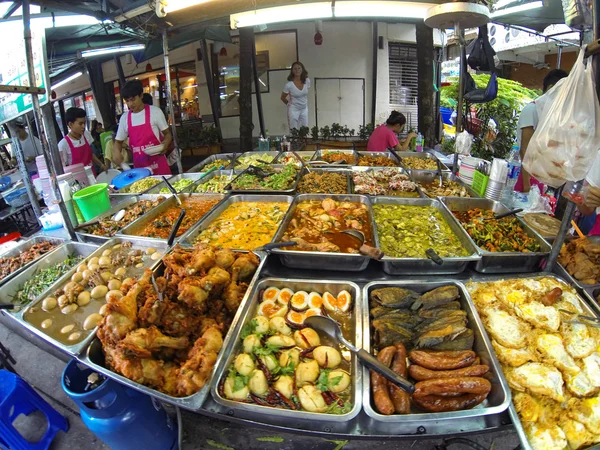 Insanlar sokak gıda Market — Stok fotoğraf