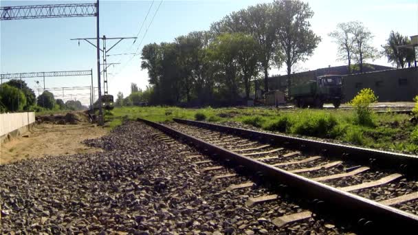 Pomalu projíždějící vlak — Stock video