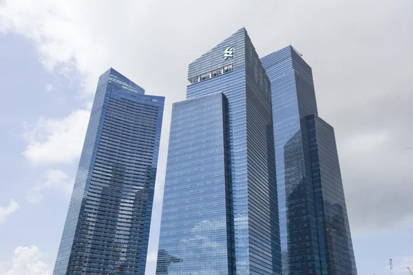 Wolkenkratzer in der Marina Bay — Stockfoto