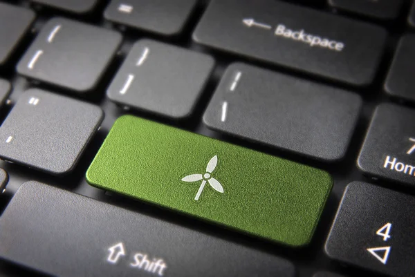 走绿色风电能源键盘键，环境背景 — 图库照片