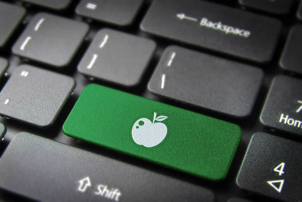 Groene appel toets op het toetsenbord, liefde achtergrond — Stockfoto