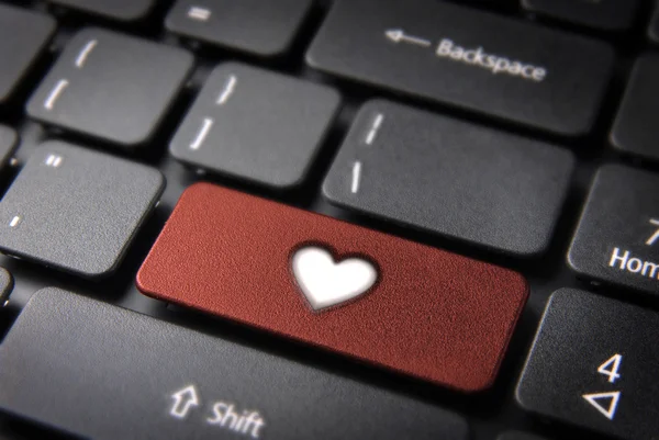 Tecla do teclado do coração vermelho, fundo do amor — Fotografia de Stock