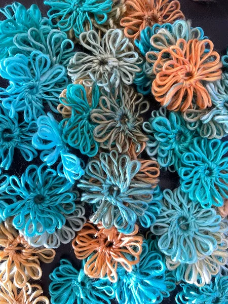 Jolies Fleurs Laine Tricotée Main Bleu Vert Orange — Photo