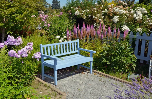 Blue garden bench — Stock Photo, Image