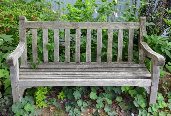 Weathered wooden bench — Stock Photo, Image
