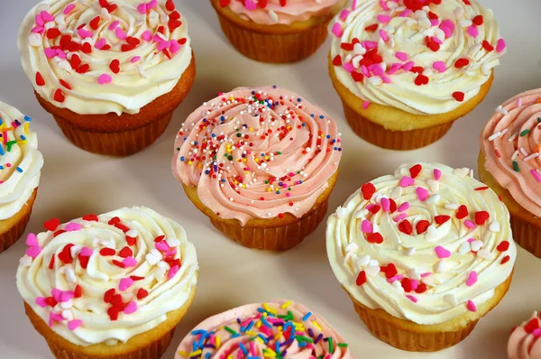 Pink and white cupcakes — Stock Photo, Image