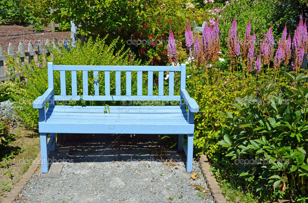 Banc de jardin bleu — Photographie montana © #22410867 Banc de jardin bleu — Photographie montana © #22410867