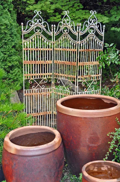 Drie bruin klei potten — Stockfoto