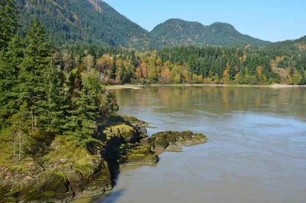 Fraserfloden i british columbia, Kanada — Stockfoto