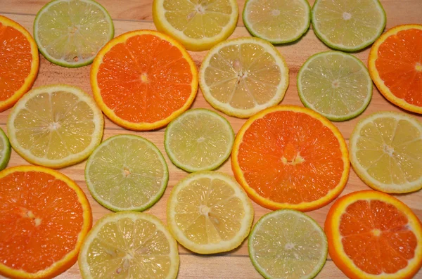 Plátky pomeranče, citrony a limetky — Stock fotografie