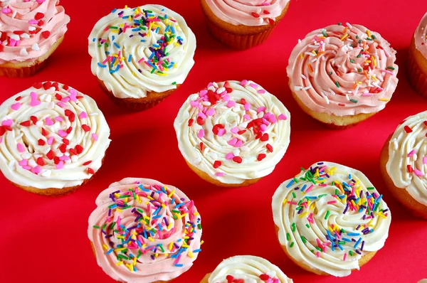 Pink and white valentine cupcakes — Stock Photo, Image
