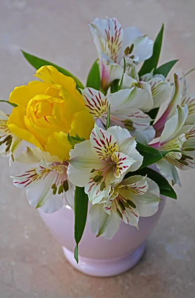 Beautiful Yellow Tulip Lilies Floral Arrangement Pink Vase — Stock Photo, Image