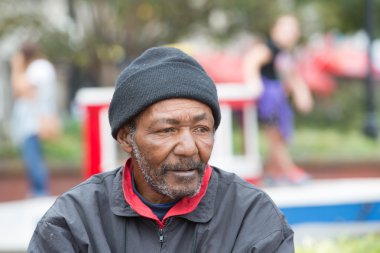 Afro-Amerikan evsiz bir adam