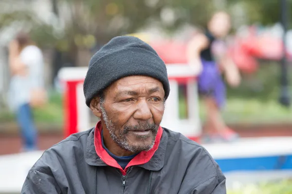 Αφρικανική αμερικανική άστεγος άντρας — Φωτογραφία Αρχείου