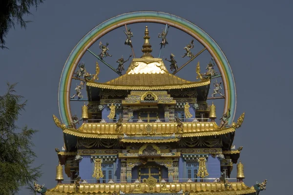 Topo do templo budista — Fotografia de Stock
