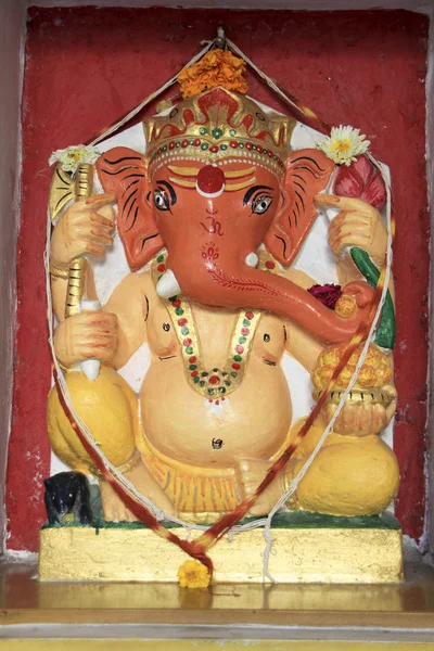 Statua dipinta di Ganesha — Foto Stock