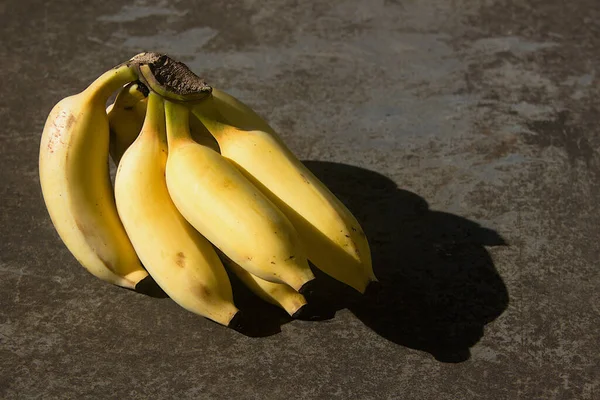 Small Cluster Ripe Yellow Plantain Placed Floor Sunlight — Stock Photo, Image