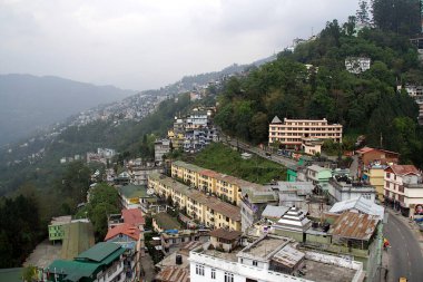 Sikkim, Gangtok 'taki bina ve kasaba manzarası teleferikten, Hindistan' dan, Asya 'dan