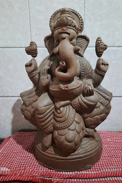 View Unpainted Mud Ganesha Idol Prior Performing Puja — Stock Photo, Image