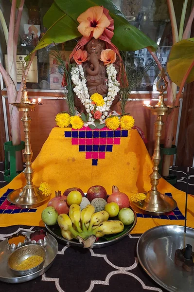 Puja Celebration Unpainted Earthen Ganesha Idol Ganesha Chaturthi Day — Stock Photo, Image