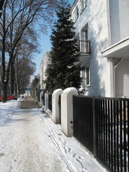 Inverno, dia ensolarado na rua em Varsóvia — Fotografia de Stock