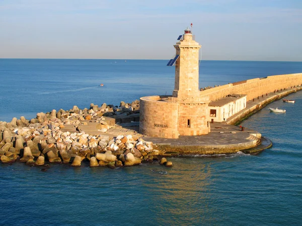 View on the lighthouse and harbor — Stock Photo, Image