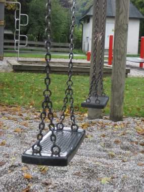 Bahçesi salıncaklar. seçici odak.