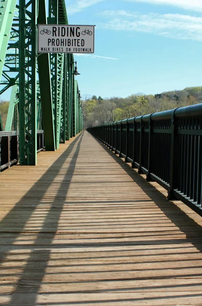 Houten brug wandelpad — Stockfoto