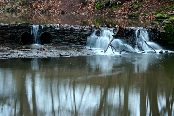 Wodospad płynący — Zdjęcie stockowe