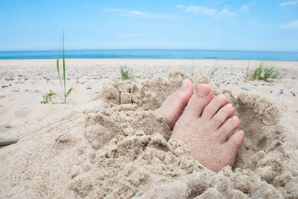 Pés na praia — Fotografia de Stock