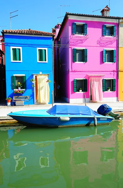 Paisagem da ilha de Burano com casas coloridas — Fotografia de Stock