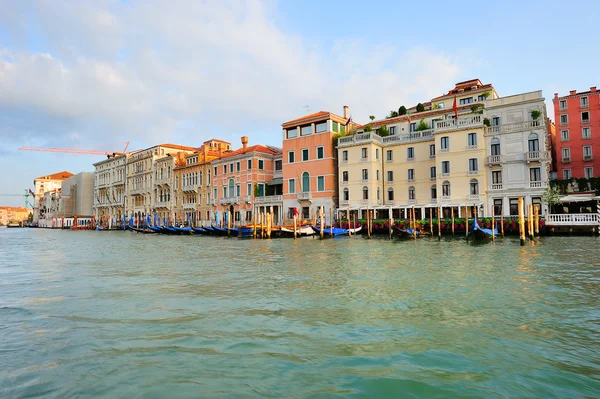 Paláce a gondoly na canal Grande v Benátkách — Stock fotografie
