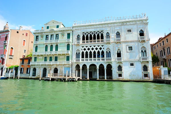 Landskap med medeltida palats i Venedig — Stockfoto