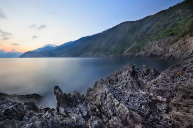 Durgun sular ligurian Denizi