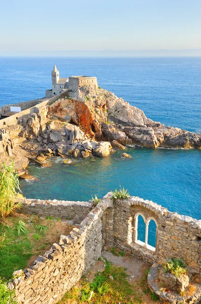 Scenery with the church of St. Peter in Porto Venere — Stock Photo, Image