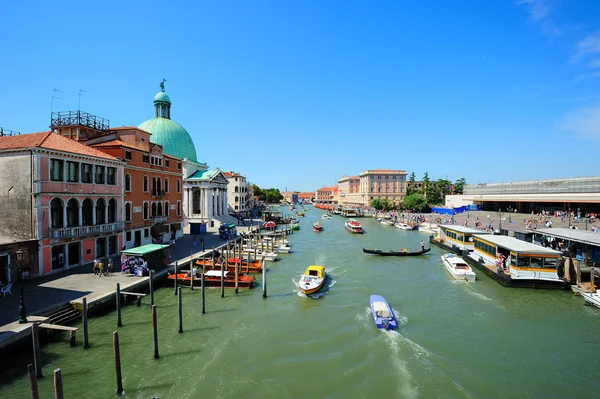 Grand Canal in Venedig in der Nähe des Bahnhofs — Stockfoto