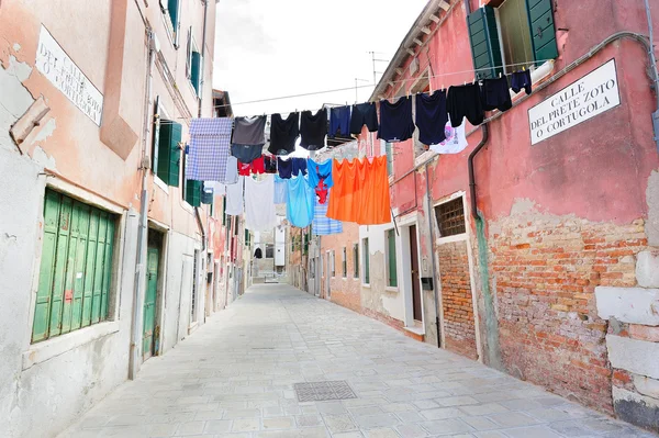 Washing hanging between houses — Stock Photo, Image