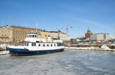 Helsinki buz bahar limanda