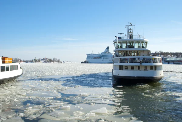 Landscape with a ship and the ice drift — Stock Photo, Image